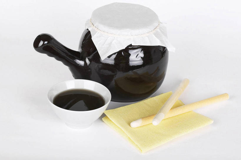 无人,横图,俯视,室内,特写,白天,白色背景,植物,餐具,阴影,反射,碟子,盘,影子,陶瓷,草药,药草,陶瓷制品,中药,盘子,容器,碟,碗,棉花棒,棉签,摄影,影棚,储藏,储存,药材,中草药,棉棒,中药材,本草,擦拭棒,坛子,彩图,高角度拍摄,影棚拍摄,拍摄,贮存