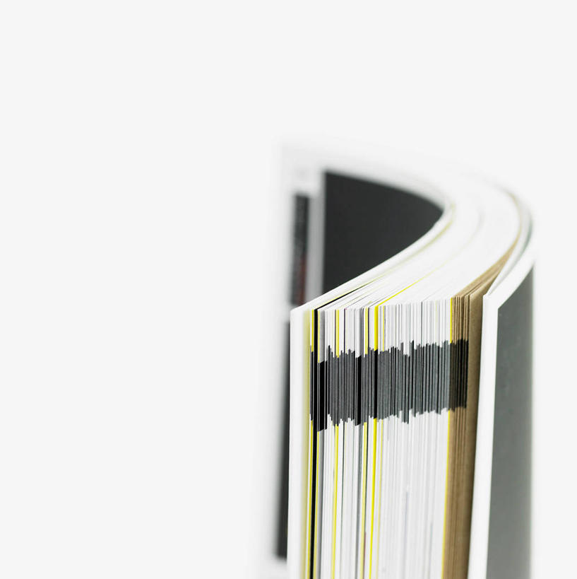 无人,竖图,室内,特写,白天,白色背景,正面,阅读,静物,杂志,一本,学习,曲折,弯曲,看,读书,浏览,摄影,蜿蜒,影棚,彩图,影棚拍摄,拍摄