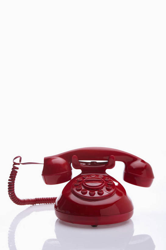 无人,打电话,竖图,室内,特写,白天,白色背景,正面,静物,电话,阴影,反射,影子,通讯设备,一个,红色,话筒,电话线,摄影,影棚,单个,交流,老式电话,电话机,沟通,通话,彩图,影棚拍摄,拍摄,旋转号盘电话机