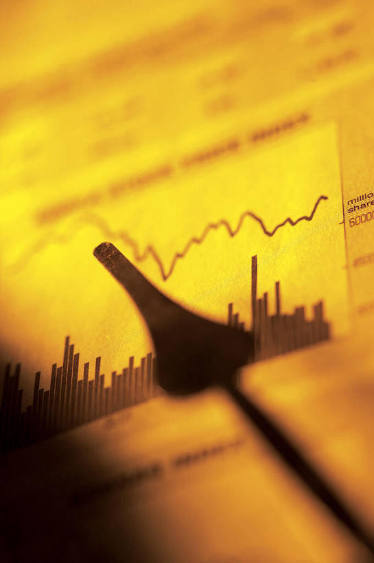 无人,竖图,俯视,室内,特写,白天,阅读,数据,静物,报纸,学习,阴影,朦胧,模糊,反射,分析,曲线,信息,图表,影子,表格,指针,浏览,K线图,新闻,一份,统计,折线,指标,销售,目标,业绩,折线图,K线,蜡烛图,彩图,高角度拍摄,报刊