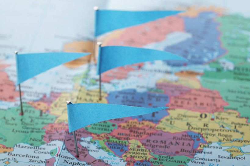 无人,横图,俯视,室内,特写,白天,海洋,静物,地图,旗帜,阴影,反射,英文,标志,文字,影子,字符,字母,世界地图,陆地,标识,旗子,蓝色,国家,英文字母,大陆,世界,大洋洲,版图,旌旗,旗号,彩图,高角度拍摄,四面