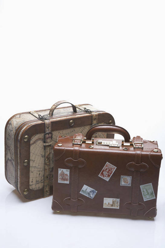 无人,竖图,室内,特写,白天,白色背景,正面,静物,手提箱,阴影,反射,旅行箱,影子,两个,容器,行李箱,箱子,摄影,影棚,储藏,出差,证明,储存,邮票,邮政,彩图,影棚拍摄,旅行,拍摄,邮资凭证,贮存