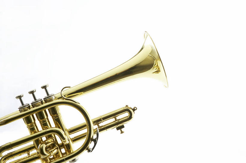 无人,横图,室内,特写,白天,白色背景,正面,静物,乐器,铜管乐器,小号,一个,金色,摄影,影棚,单个,铜管,彩图,影棚拍摄,拍摄