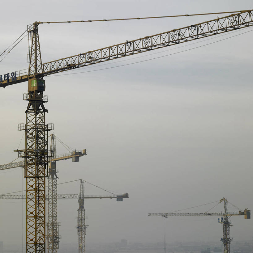 无人,竖图,室外,白天,仰视,技术,建筑,许多,很多,设备,施工,天空,建筑工地,天,机械,起重机,工程,地盘,建筑地盘,施工地盘,彩图,低角度拍摄,工地