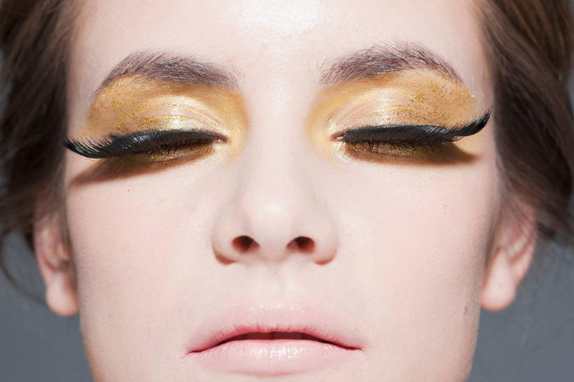 东方人,脸,头,脸颊,睫毛,一个人,闭眼,横图,室内,特写,白天,正面,化妆,美容,亚洲,仅一个年轻女性,仅一个女性,仅一个人,护肤,阴影,灰色背景,反射,影子,黄种人,彩妆,保养,享受,休闲,眼影,假睫毛,放松,保健,摄影,影棚,眼妆,养颜,尤物,年轻女性,女人,女性,亚洲人,头部,睫,脸部,脸蛋,面部,眼睫毛,闭眼睛,闭着眼,闭着眼睛,半身,彩图,影棚拍摄,拍摄,美容用品,佳丽,丽人,美人