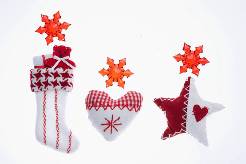 无人,横图,室内,特写,白天,白色背景,正面,爱情,游戏,静物,玩具,爱心,雪花,浪漫,玩,娱乐,圣诞袜,袜子,休闲,温暖,温馨,心形,恩爱,益智,摄影,影棚,活动,和睦,发泄,消遣,智力,宣泄,心型,玩耍,嬉戏,彩图,影棚拍摄,拍摄,融洽