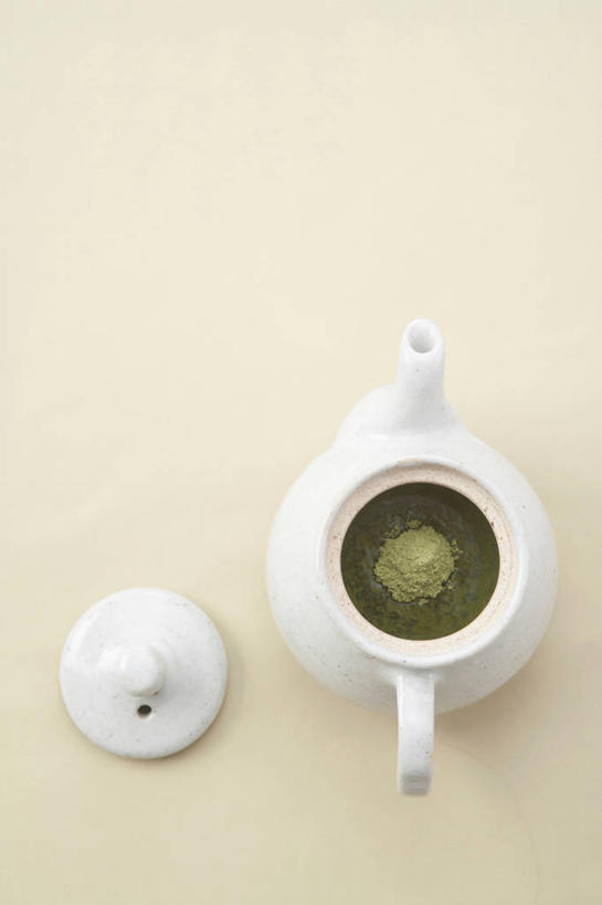 无人,竖图,俯视,室内,特写,白天,幸福,餐桌,茶,桌子,阴影,黄色背景,反射,壶,影子,绿茶,抹茶,茶叶,娱乐,水壶,一个,黄色,茶壶,容器,享受,休闲,温馨,放松,乐趣,摄影,影棚,单个,餐台,提神,舒适,醒脑,一壶,彩图,高角度拍摄,影棚拍摄,拍摄,不发酵茶,苦茗