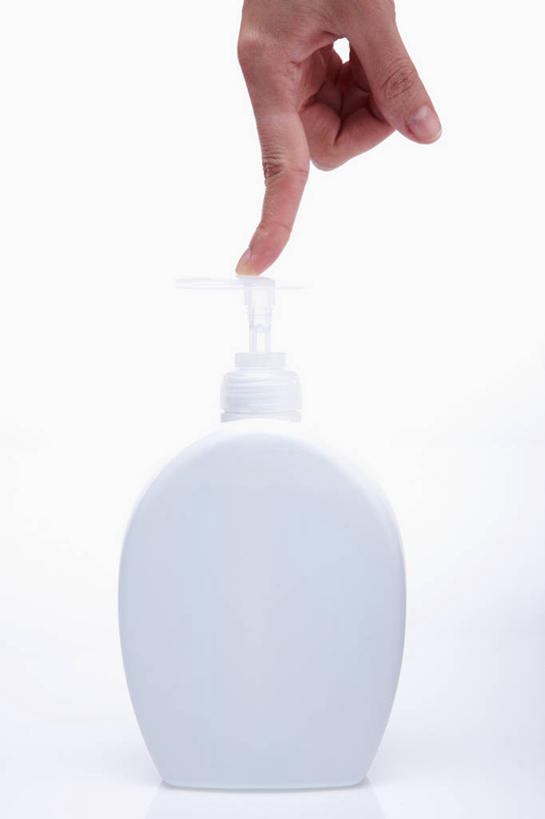 东方人,手,一个人,竖图,室内,特写,白天,白色背景,正面,化妆,美容,亚洲,仅一个男性,仅一个人,护肤,黄种人,仅一个年轻男性,一个,化妆品,瓶子,塑料制品,日用品,洗浴用品,按,清洁,保养,享受,休闲,手部,塑料瓶,放松,杀菌,保健,摄影,影棚,单个,洗手液,单手,消毒,护肤品,化妆用品,护肤用品,舒缓,养颜,去污,紧肤,嫩肤,男人,男性,年轻男性,亚洲人,洗涤,半身,彩图,影棚拍摄,拍摄