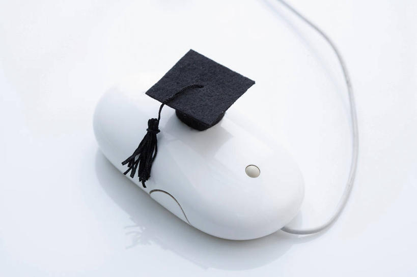 无人,横图,俯视,室内,特写,白天,白色背景,鼠标,静物,帽子,阴影,反射,影子,输入设备,一个,黑色,摄影,影棚,单个,博士帽,一顶,学位帽,彩图,高角度拍摄,影棚拍摄,拍摄