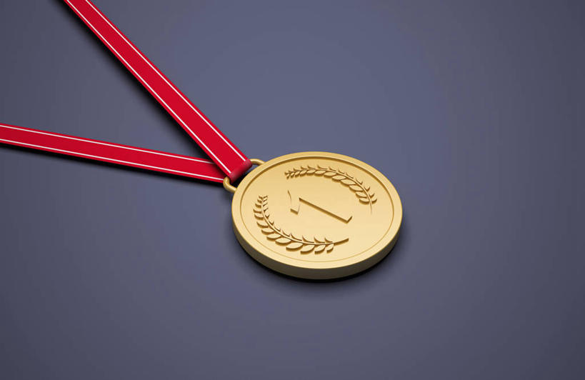 无人,横图,俯视,室内,特写,白天,成功,胜利,桌面,桌子,静物,阴影,灰色背景,反射,丝绸,丝带,影子,缎带,绸带,一个,红色,金色,光彩,摄影,影棚,单个,奖牌,金牌,荣誉,奖品,荣耀,光荣,彩图,高角度拍摄,影棚拍摄,拍摄