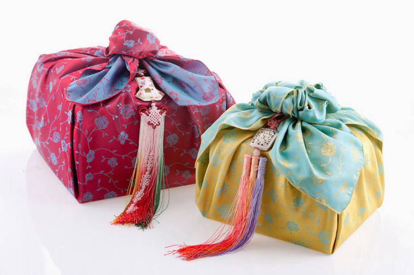 无人,横图,俯视,室内,特写,白天,白色背景,静物,阴影,花纹,反射,布,图案,影子,麦穗,食盒,布纹,盒子,容器,摄影,影棚,储藏,布匹,储存,彩图,高角度拍摄,影棚拍摄,拍摄,贮存