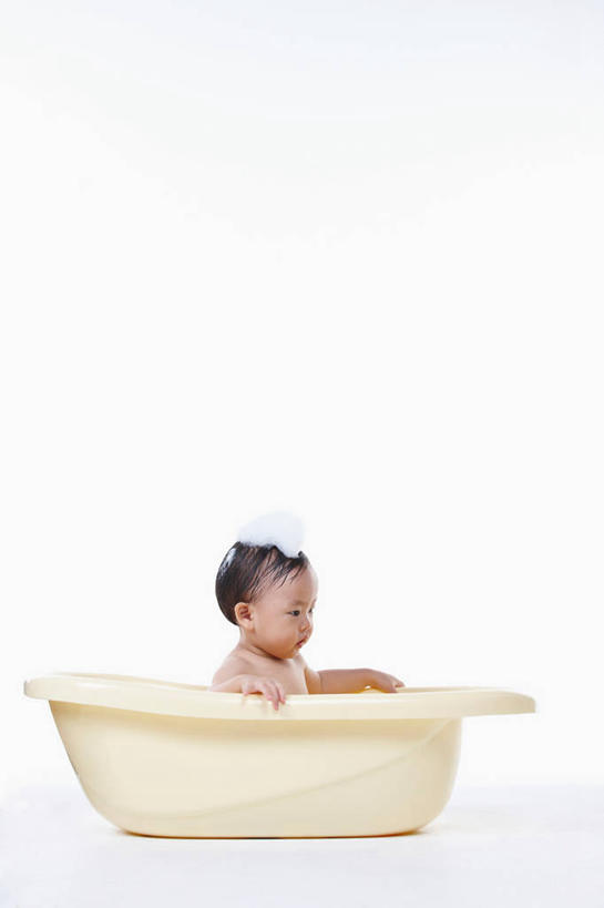 东方人,婴儿,儿童,一个人,坐,竖图,室内,白天,白色背景,侧面,洗澡,纯洁,安全,亚洲,仅一个人,防护,注视,黄种人,干净,裸露,小孩,容器,观察,看,清洁,享受,健康,浴盆,放松,可爱,保健,摄影,活泼,影棚,观看,储藏,保护,察看,卫生,储存,关注,宝宝,裸,澡盆,保险,纯真,烂漫,无邪,保全,周全,安稳,安定,泡汤,伶俐,平安,天真,亚洲人,孩子,坐着,彩图,全身,影棚拍摄,沐浴,拍摄,婴儿浴盆,贮存