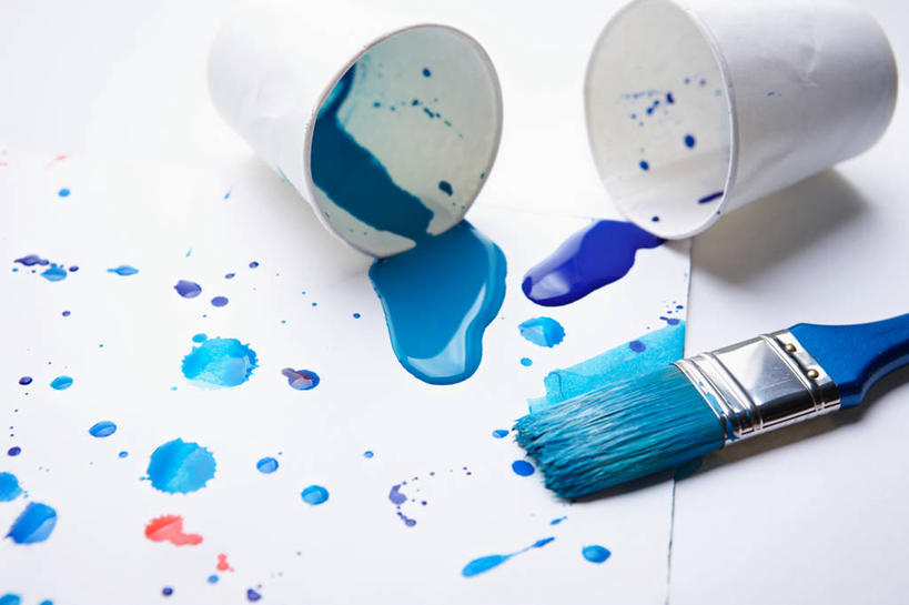 无人,横图,俯视,室内,特写,白天,白色背景,装修,静物,杯子,一把,阴影,装饰,反射,材料,影子,装潢,蓝色,粉刷,刷子,纸制品,摄影,影棚,油漆,纸杯,保护,涂料,一次性杯子,彩图,高角度拍摄,影棚拍摄,拍摄
