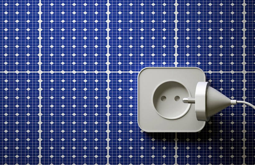 无人,横图,室内,特写,白天,正面,静物,透明,电器,墙,插座,墙壁,墙面,蓝色,家用电器,插线板,拖线板,电源转换器,排插,理智,沉静,冷色,高深,冷淡,彩图