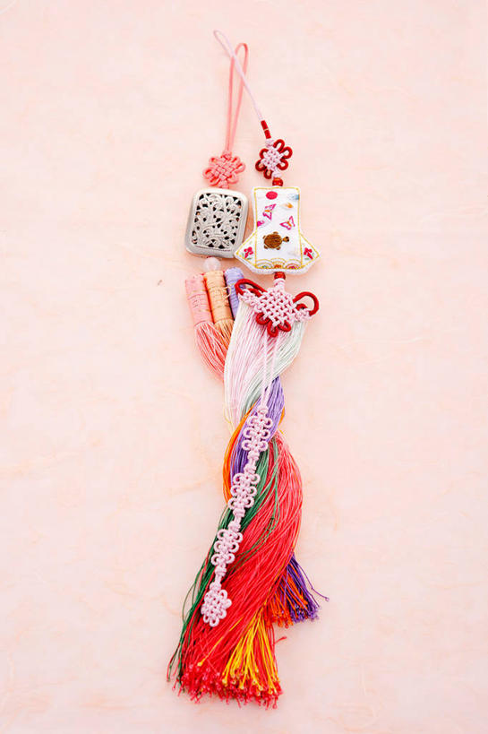 无人,竖图,室内,特写,白天,正面,静物,工艺美术品,玉,阴影,粉色背景,艺术,反射,雕刻,影子,艺术品,两个,工艺品,摄影,奢侈品,玉雕,影棚,工艺,玉器,美术,贵重,珍贵,玉石,玉佩,宝贵,彩图,影棚拍摄,拍摄