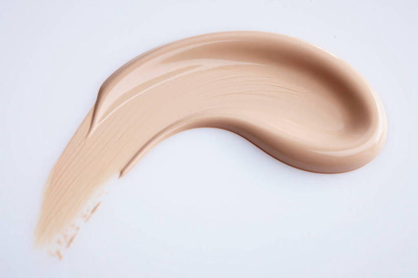 无人,横图,俯视,室内,特写,白天,静物,阴影,灰色背景,反射,纹路,纹理,影子,褐色,化妆品,粉底液,摄影,影棚,粉底,修饰,护肤品,化妆用品,护肤用品,遮盖,吸脂,肌理,彩图,高角度拍摄,影棚拍摄,拍摄,防晒