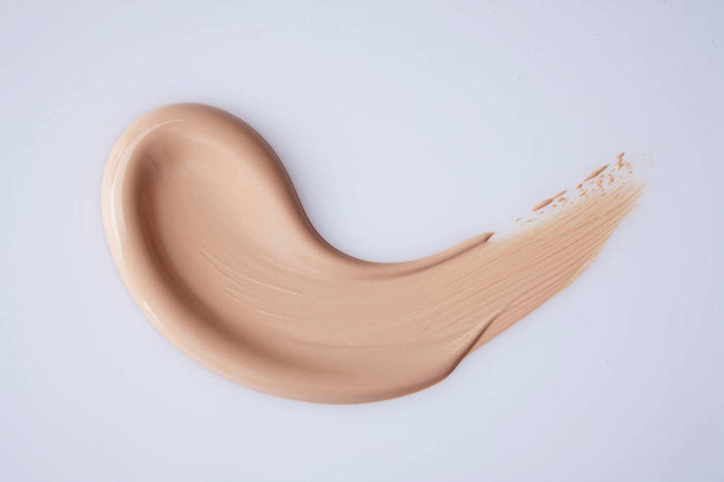 无人,横图,俯视,室内,特写,白天,静物,阴影,灰色背景,反射,纹路,纹理,影子,褐色,化妆品,粉底液,摄影,影棚,粉底,修饰,护肤品,化妆用品,护肤用品,遮盖,吸脂,肌理,彩图,高角度拍摄,影棚拍摄,拍摄,防晒