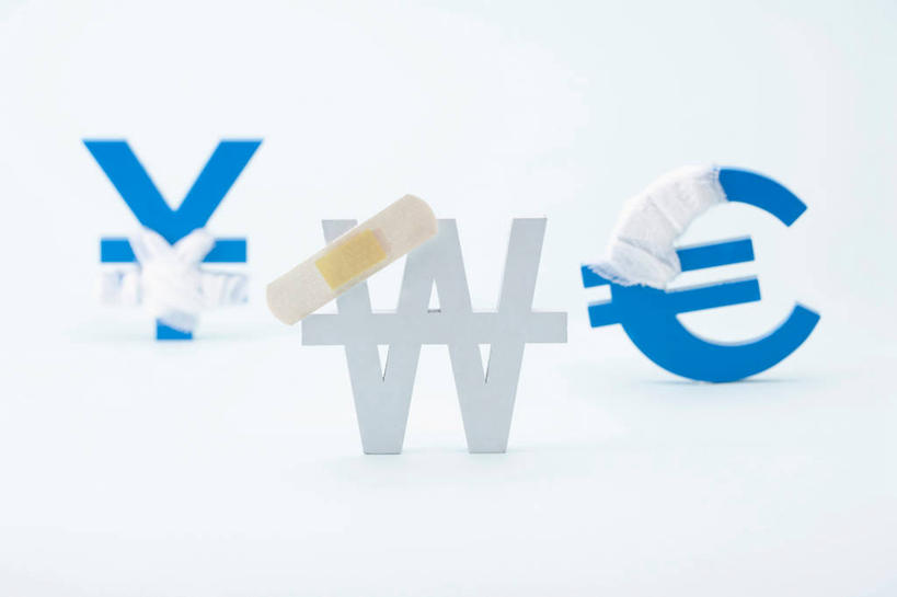 无人,横图,室内,特写,白天,白色背景,正面,静物,纺织品,阴影,环绕,缠绕,反射,标志,布,纱布,文字,影子,字符,字母,织物,标识,三个,一个,蓝色,白色,医疗用品,治疗,摄影,影棚,单个,布匹,医疗,医疗设备,薄纱,胶布,纠缠,止血,绷带,创可贴,彩图,影棚拍摄,拍摄,棉织品