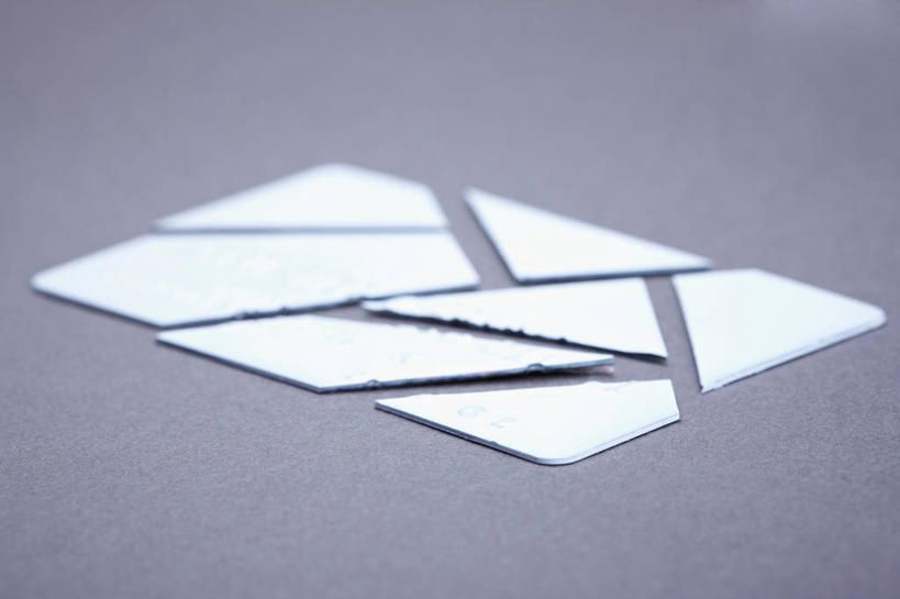 无人,横图,俯视,室内,特写,白天,信用卡,静物,灰色背景,破碎,卡,储蓄卡,摄影,影棚,碎裂,破裂,分裂,银行卡,彩图,高角度拍摄,影棚拍摄,拍摄
