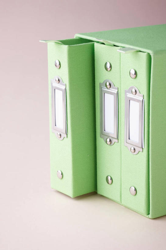 无人,竖图,室内,特写,白天,正面,静物,阴影,反射,影子,三个,绿色,摄影,影棚,文件架,资料架,文件框,文件座,资料档,资料座,彩图,影棚拍摄,拍摄