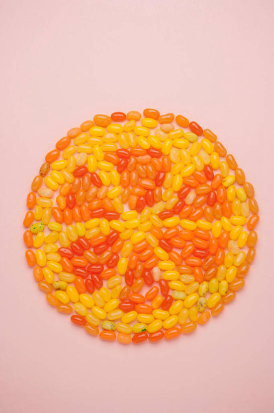 果汁,无人,竖图,俯视,室内,特写,白天,一堆,许多,堆叠,堆积,粉色背景,橙汁,食品,糖,糖果,甜点,甜品,饮品,软糖,很多,食物,饮料,黄色,甜食,橙色,摄影,影棚,堆,甜橙,可口,横截面,剖面,适口,衣鱼,截面,截面图形,橙子,橙,彩图,高角度拍摄,影棚拍摄,拍摄,鹄壳,黄橙,黄果,金橙,金环,金球,糖橙