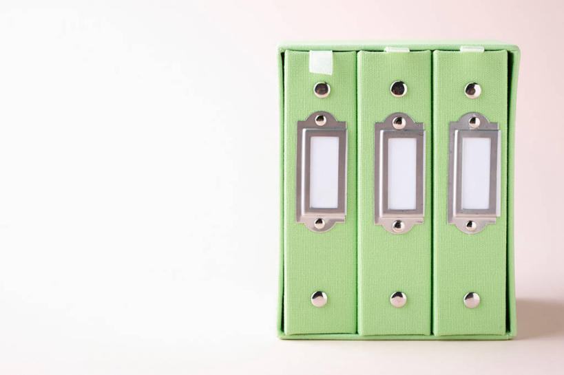 无人,横图,室内,特写,白天,白色背景,正面,静物,一排,阴影,整齐,反射,影子,排列,三个,绿色,摄影,影棚,队列,文件架,资料架,文件框,文件座,资料档,资料座,彩图,影棚拍摄,拍摄