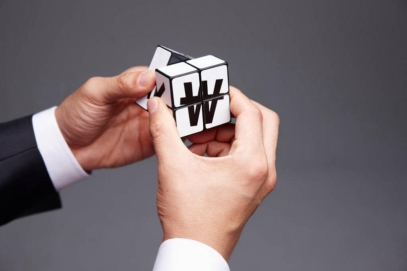 东方人,手,一个人,商务人士,商务男性,横图,室内,特写,白天,正面,衬衫,游戏,智慧,神秘,玩具,亚洲,双手,仅一个男性,仅一个人,握,灰色背景,套装,标志,文字,拿,玩,拿着,黄种人,娱乐,标识,仅一个年轻男性,一个,休闲,手部,魔方,益智,握着,摄影,影棚,单个,活动,发泄,消遣,智力,神奇,商务装,工薪阶层,宣泄,奥秘,鲁比克方块,魔术方块,扭计骰,男人,男性,年轻男性,亚洲人,白领,上班族,玩耍,嬉戏,半身,彩图,影棚拍摄,衬衣,拍摄,韩币符号