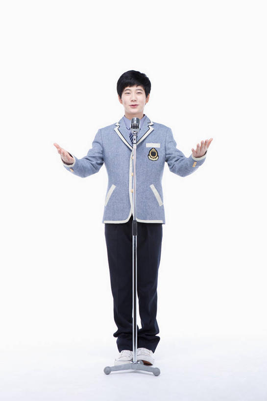 东方人,一个人,学生,站,竖图,室内,白天,白色背景,正面,衬衫,制服,亚洲,仅一个男性,仅一个人,阴影,服装,反射,影子,领带,注视,黄种人,仅一个年轻男性,话筒,观察,看,演讲,站着,校服,摄影,影棚,报告,观看,察看,麦克风,演说,关注,扩音器,宣传,传声器,学生服,微音器,鼓动,讲演,男人,男性,年轻男性,亚洲人,站立,彩图,全身,影棚拍摄,衬衣,拍摄