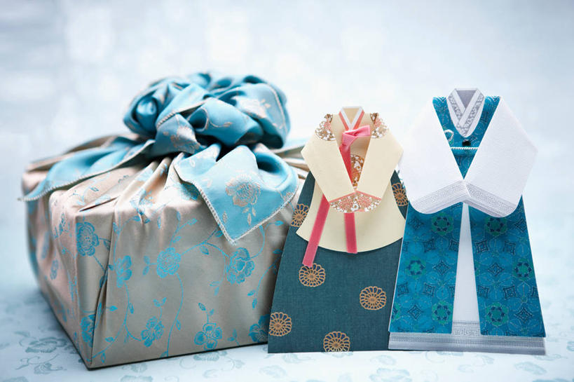 无人,横图,室内,特写,白天,正面,民族服装,静物,工艺美术品,阴影,花纹,艺术,反射,布,图案,影子,艺术品,布纹,一个,工艺品,摄影,服饰,影棚,单个,工艺,布匹,美术,风吕敷,包袱布,朝鲜服,彩图,影棚拍摄,传统服装,民俗服,拍摄,韩服