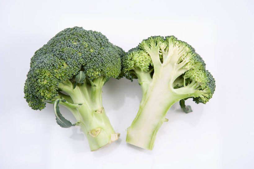 无人,横图,室内,特写,白天,白色背景,正面,蔬菜,阴影,新鲜,反射,影子,西兰花,食品,食物,两个,摄影,有机食品,绿色食品,影棚,甘蓝花,彩图,影棚拍摄,拍摄,绿菜花,绿花菜,青花菜,蔬菜皇冠