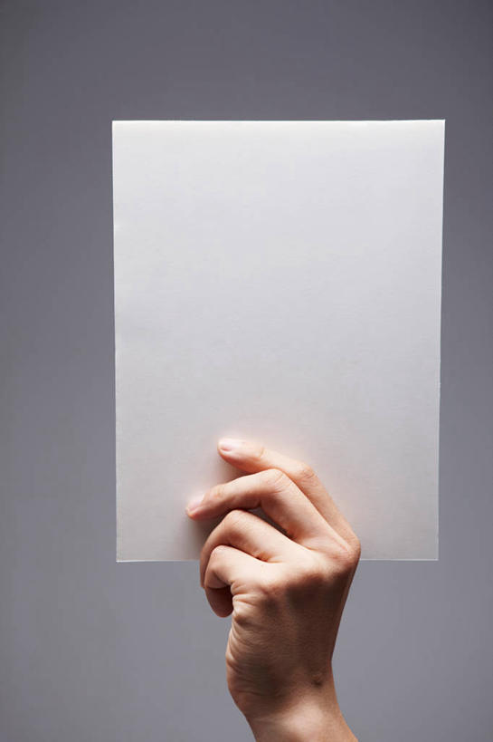 东方人,手,一个人,商务人士,商务男性,竖图,室内,特写,白天,正面,衬衫,亚洲,仅一个男性,仅一个人,握,灰色背景,套装,纸,纸张,拿,拿着,黄种人,仅一个年轻男性,手部,握着,摄影,影棚,单手,A4纸,商务装,工薪阶层,男人,男性,年轻男性,亚洲人,白领,上班族,半身,彩图,影棚拍摄,衬衣,拍摄,16开