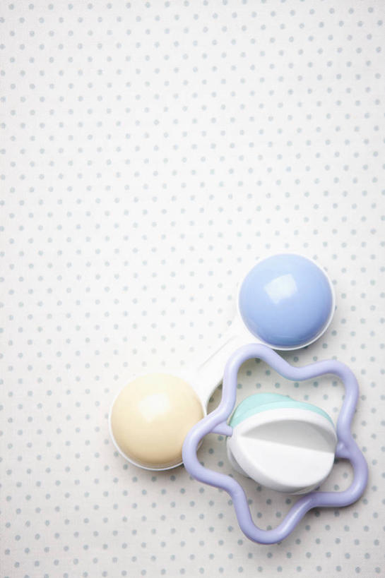 无人,竖图,俯视,室内,特写,白天,游戏,静物,玩具,阴影,反射,影子,乐器,古典,音乐,玩,娱乐,一个,休闲,益智,单个,活动,发泄,消遣,智力,拨浪鼓,宣泄,召唤,召集,玩耍,嬉戏,彩图,高角度拍摄