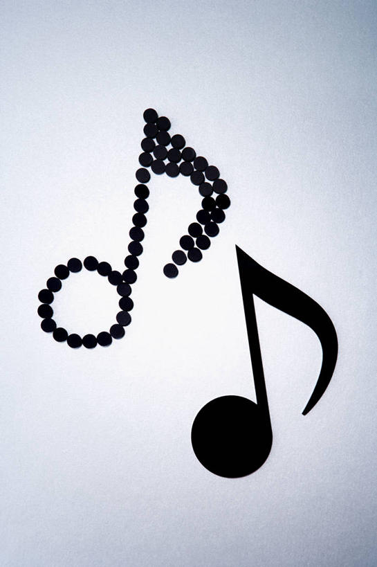 无人,竖图,室内,特写,白天,白色背景,正面,静物,阴影,反射,影子,音乐,两个,黑色,摄影,影棚,节拍,乐符,音符,符头,符干,符尾,乐章,彩图,影棚拍摄,拍摄