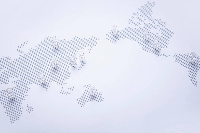 无人,横图,俯视,室内,特写,白天,白色背景,海洋,生活用品,静物,地图,许多,阴影,反射,影子,世界地图,陆地,办公用品,很多,文具,学习用品,日用品,图钉,摄影,国家,影棚,文具用品,大陆,世界,大洋洲,版图,彩图,高角度拍摄,影棚拍摄,拍摄