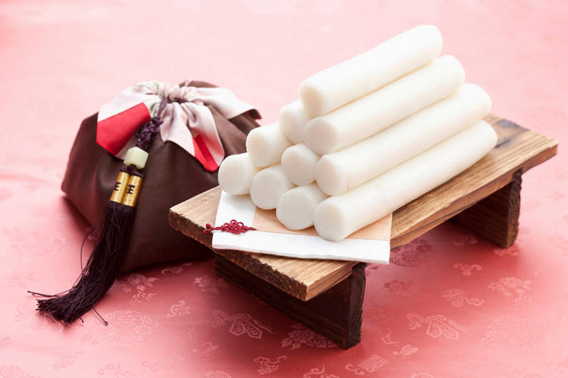 点心,无人,横图,俯视,室内,特写,白天,餐桌,桌子,礼盒,礼物,一排,许多,阴影,艺术,整齐,反射,影子,纸盒,手工艺品,食品,甜点,甜品,很多,文化,小吃,盒子,食物,糕点,排列,包装盒,礼品盒,工艺品,中国结,甜食,摄影,礼品,影棚,餐台,堆,高雅,队列,饰物,米糕,自信心,品位,彩图,高角度拍摄,影棚拍摄,拍摄