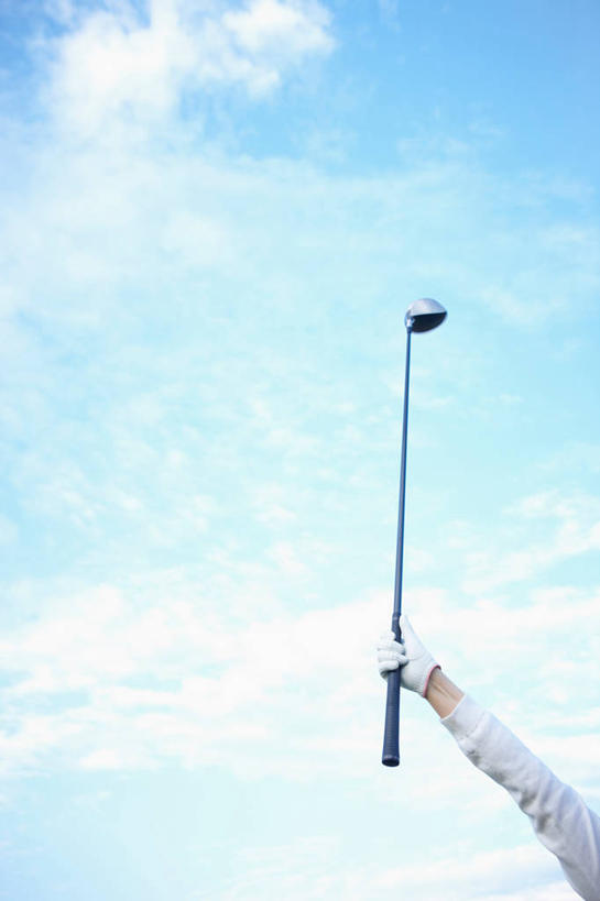 东方人,手,一个人,举,竖图,室外,特写,白天,仰视,安全,亚洲,仅一个男性,仅一个人,握,阴影,光线,影子,云,云朵,防护,云彩,黄种人,一个,蓝色,白云,蓝天,天空,阳光,手套,天,托,仅一个老年男性,手部,握着,晴朗,单个,保护,单手,保险,保全,周全,安稳,安定,防护手套,平安,老年男性,男人,男性,亚洲人,晴空,举起,举手,举着,向上举,向上伸,向上托,半身,彩图,低角度拍摄,高尔夫手套