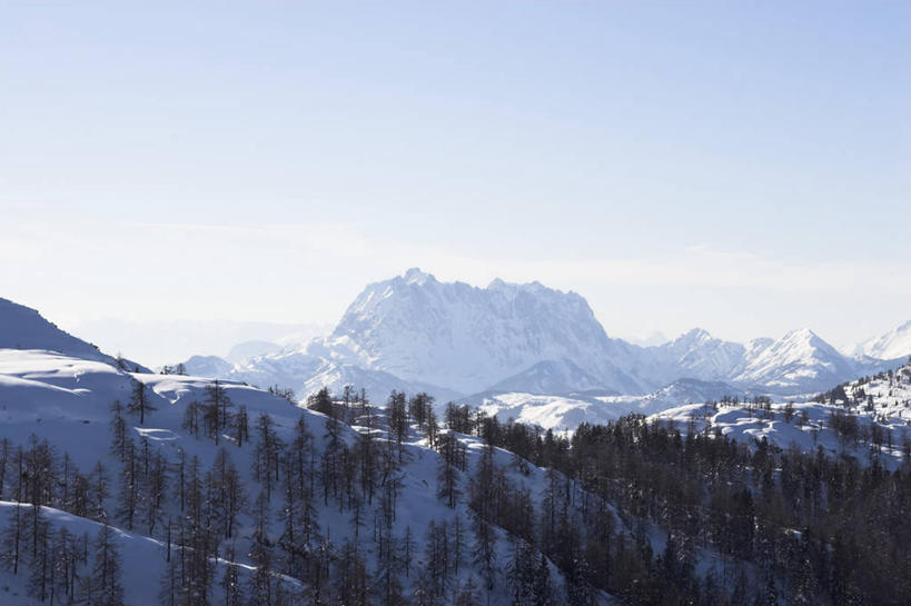 无人,横图,室外,白天,正面,旅游,度假,石头,美景,森林,山,树林,雪,雪山,植物,大雪,奥地利,欧洲,阴影,光线,石子,影子,冰,积雪,景观,山顶,山峰,雪景,冬季,冬天,山峦,娱乐,树,树木,蓝色,绿色,蓝天,天空,阳光,自然,天,享受,休闲,景色,放松,寒冷,生长,晴朗,成长,冰冷,自然风光,中欧,沉积岩,万里无云,严寒,奥地利共和国,蒂罗尔,蒂罗尔州,冰凉,酷寒,凛冽,凛凛,极冷,颠峰,极峰,水成岩,石块,岩石,晴空,晴空万里,彩图