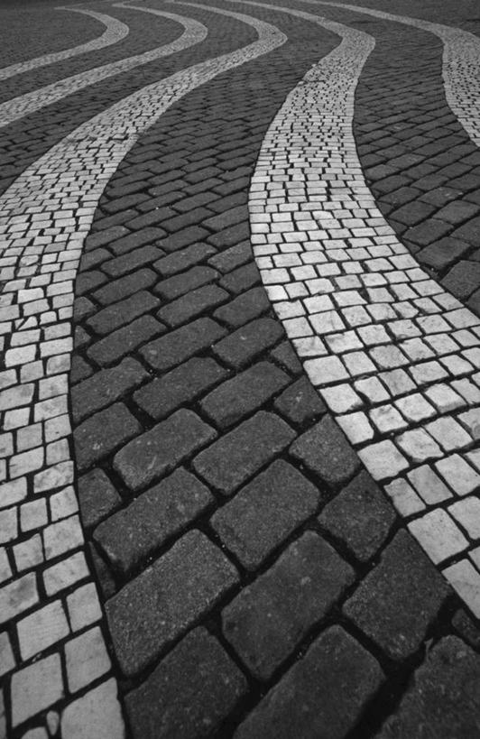 无人,竖图,室外,白天,正面,建材,道路,建筑,路,公路,一排,整齐,并列,并排,材料,砖,砖块,交通,排列,白色,灰色,砖头,建造,队列,平行,石料,马路,彩图,砌墙砖