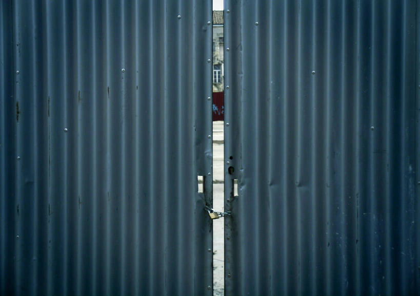 无人,横图,室外,特写,白天,正面,安全,门,静物,关闭,缝隙,裂缝,防护,锁,门框,保护,封闭,保险,私密,保全,周全,安稳,安定,防盗,平安,彩图