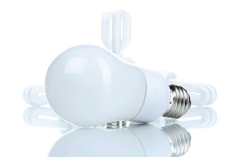 无人,横图,室内,特写,白天,白色背景,正面,节能,静物,照明,阴影,环保,反射,灯泡,影子,灯,节能灯,三个,灯具,摄影,白炽灯,影棚,能源,照亮,低碳,照明工具,白炽灯泡,荧光灯,彩图,影棚拍摄,拍摄