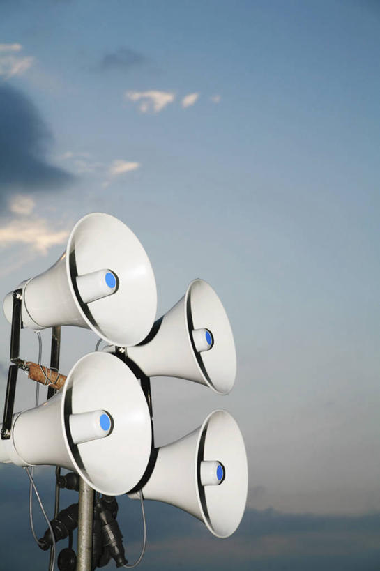 无人,竖图,室外,特写,白天,正面,静物,阴影,光线,影子,云,云朵,云彩,喇叭,蓝色,白云,蓝天,天空,阳光,话筒,天,四个,晴朗,传声筒,晴空,彩图