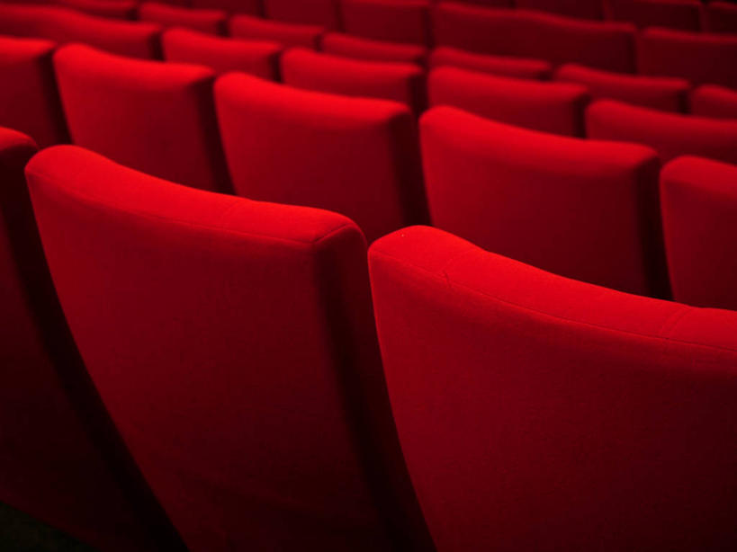 无人,横图,室内,白天,正面,兴奋,热情,电影院,剧院,静物,椅子,一排,许多,阴影,整齐,反射,影子,很多,开放,排列,红色,健康,温暖,奔放,活力,积极,激情,朝气,暖色,吉祥,生命,队列,饱满,革命,热烈,赤色,充实,斗志,喜气,主动,彩图,欢乐,剧场,戏院,影院
