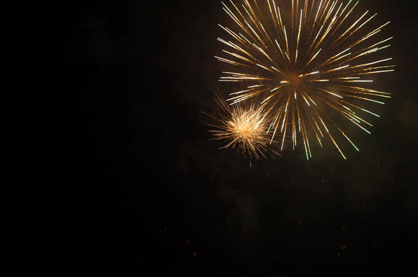 无人,横图,室外,夜晚,仰视,烟火,黑色背景,辉煌,黄色,焰火,灿烂,璀璨,礼花,光辉,花炮,礼花炮,绚烂,光耀,烟花,彩图,低角度拍摄