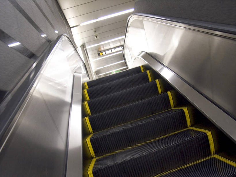 无人,横图,室内,白天,仰视,电梯,照明,电动扶梯,灯光,自动扶梯,运输工具,顶灯,灯,灯具,照亮,照明设备,彩图,低角度拍摄,扶手电梯,升降设备,运输带,自动行人电梯,电扶梯