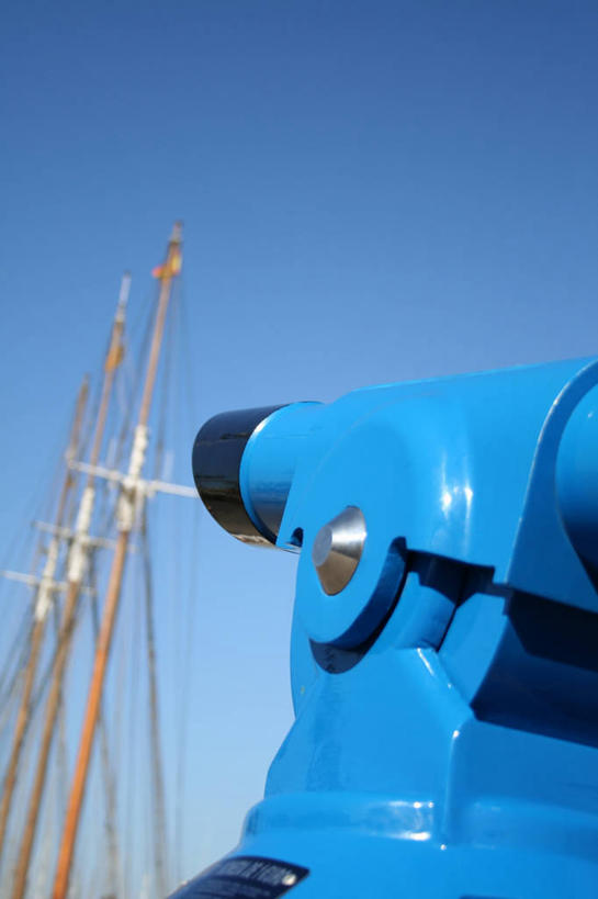 帆船,无人,竖图,室外,特写,白天,仰视,仪器,科技,船,眺望,阴影,检查,研究,反射,分析,光线,科学,望远镜,影子,蓝色,蓝天,天空,阳光,交通工具,天,观察,清晰,探索,放大,晴朗,观看,仔细,科研,科学技术,瞭望,聚焦,关注,载具,远视镜,瞭望镜,万里无云,光学,清楚,双筒镜,双筒望远镜,帆樯,桅竿,晴空,晴空万里,彩图,低角度拍摄,帆柱,光学仪器,千里镜