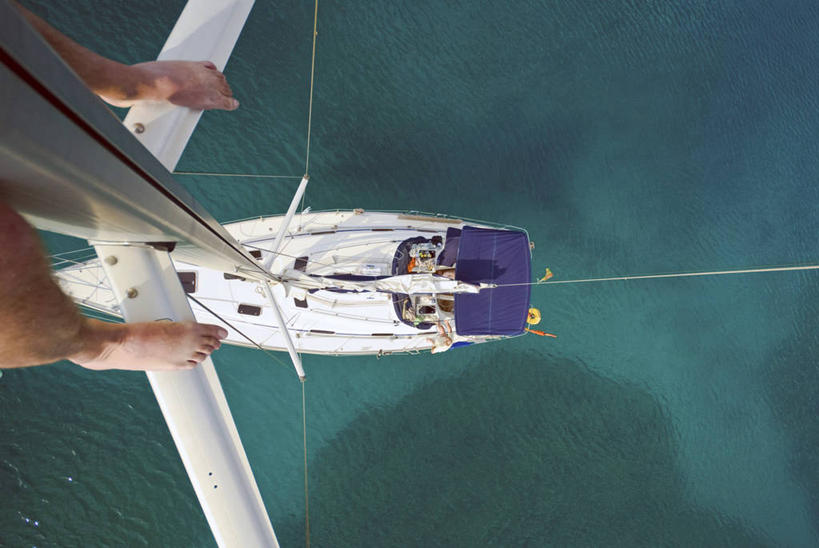 帆船,西方人,一个人,横图,俯视,航拍,室外,白天,海浪,海洋,船,西班牙,欧洲,欧洲人,仅一个男性,仅一个人,阴影,光线,影子,浪花,光脚,仅一个年轻男性,阳光,海水,交通工具,赤脚,鸟瞰,南欧,载具,海景,马略卡岛,西班牙王国,帆樯,桅竿,巴利阿里群岛,马略卡,巴利阿里,男人,男性,年轻男性,白种人,大海,风浪,海,海水的波动,近岸浪,涌浪,半身,彩图,高角度拍摄,马洛卡岛,帆柱