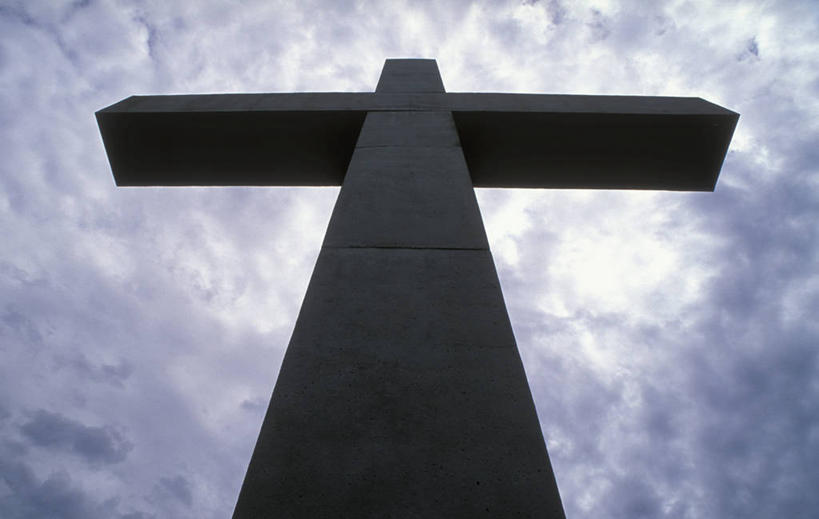 无人,横图,室外,特写,白天,仰视,节日,十字架,乌云,云,阴天,云朵,云彩,文化,天空,天,祈祷,健康,许愿,宗教,信仰,纪念,祈求,昏暗,阴沉,平安,彩图,低角度拍摄