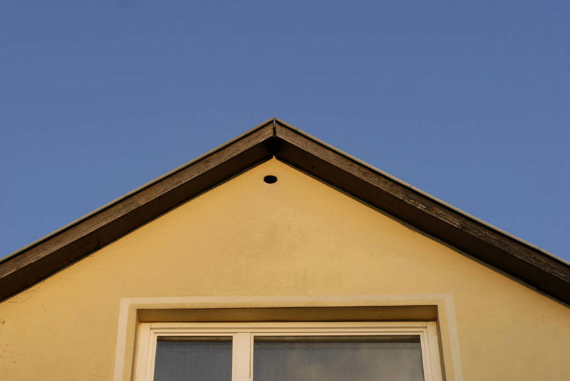 无人,家,横图,室外,白天,仰视,度假,美景,窗户,城市风光,城市,欧洲,克罗地亚,阴影,光线,影子,房屋,墙,屋子,景观,公寓,娱乐,洋房,楼房,玻璃窗,墙壁,墙面,住宅,黄色,蓝色,蓝天,天空,阳光,天,享受,休闲,景色,放松,晴朗,万里无云,首府,克罗地亚共和国,斯普利特,斯普利特.达尔马提亚县,晴空,晴空万里,彩图,低角度拍摄,房子