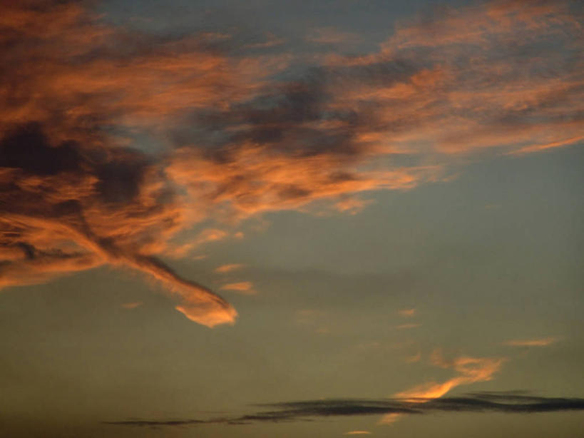 无人,横图,室外,特写,白天,仰视,美景,日落,阴影,光线,影子,景观,晚霞,霞光,云,云朵,落日,火烧云,云彩,红色,阳光,自然,黄昏,景色,彩霞,火红,自然风光,赤色,夕照,薄暮,夕阳,彩图,低角度拍摄,傍晚,低云,斜阳