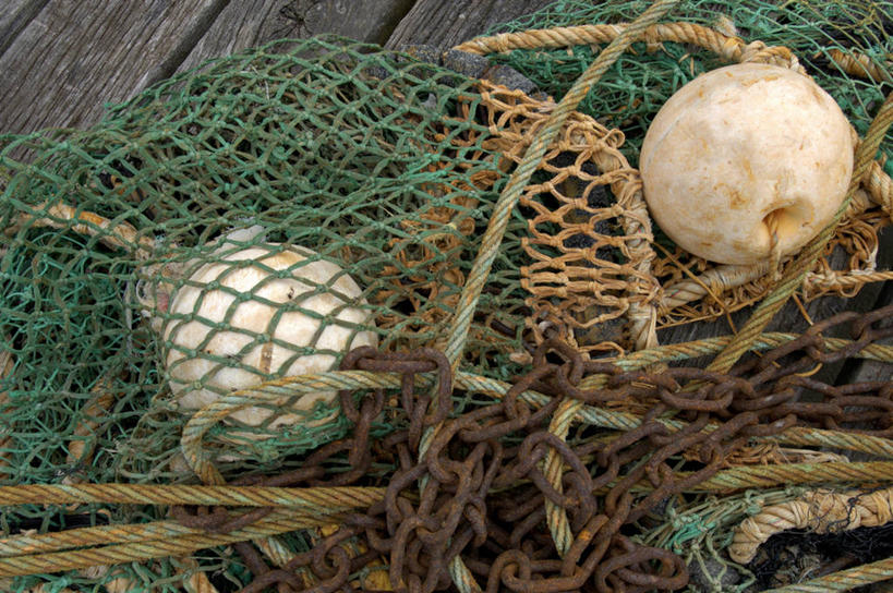 无人,横图,俯视,室外,特写,白天,地板,静物,袋子,一堆,许多,阴影,堆叠,堆积,反射,标志,影子,地面,很多,标识,网袋,木地板,容器,浮标,储藏,堆,储存,航标,彩图,高角度拍摄,航行标志,助航标志,贮存